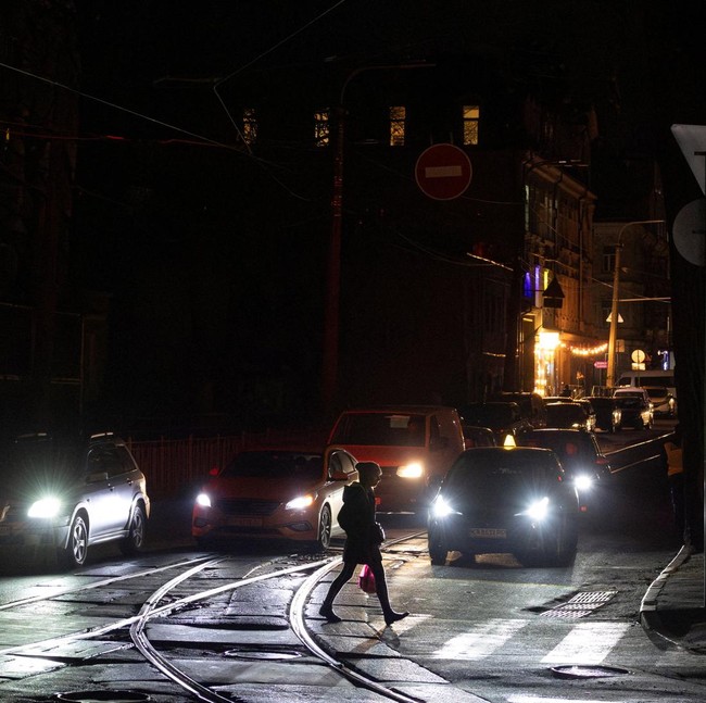 Potret Kyiv Gelap Gulita gegara Serangan Rusia