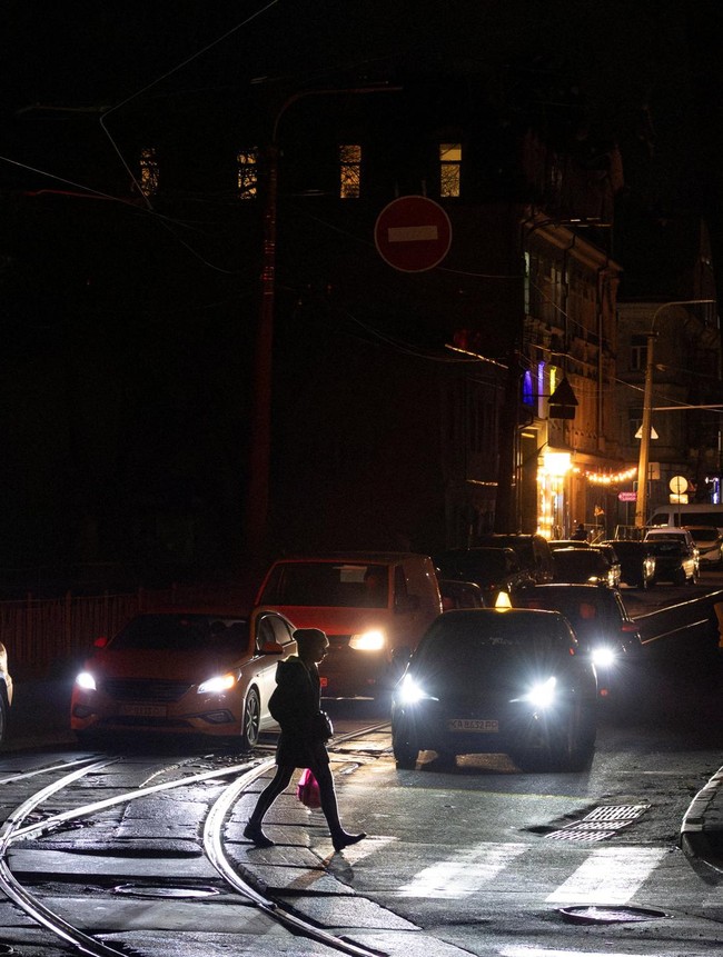 Potret Kyiv Gelap Gulita gegara Serangan Rusia