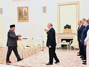 Momen Hangat Putin saat Sambut Prabowo: Kami Sangat Senang Bertemu Anda