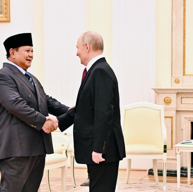Bingkai Sepekan: Prabowo Temui Putin-Macron hingga Pingsannya Anwar Usman