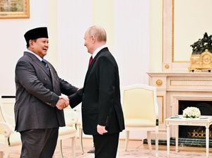 Bingkai Sepekan: Prabowo Temui Putin-Macron hingga Pingsannya Anwar Usman
