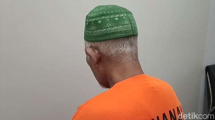 Pria lansia di Banjarmasin nekat melecehkan anak berusia 9 tahun. Iming-iming uang menjadi cara pelaku untuk bisa melecehkan anak tersebut.