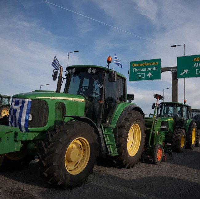 Ratusan Traktor Blokir Jalan Raya, Petani Yunani Tuntut Dana Bantuan Cair
