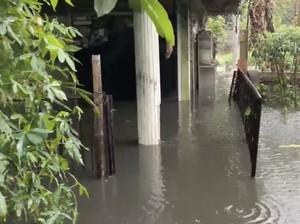 Rumah Nempel TPA Cipeucang Kebanjiran!