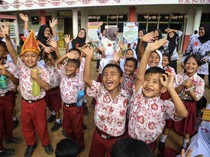 Sekolah di Sumut Kembali Dibuka Pascabencana, Siswa Belajar di Luar Ruangan