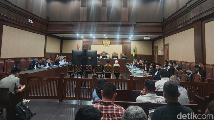 Jaksa Protes Pihak Terdakwa Kasus Minyak Mentah Cecar Saksi soal Profit