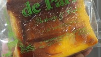 Ke Suryakencana, bisa mengunjungi De Paris Bakery. Toko roti dan kue ini juga termasuk yang legendaris, sudah berdiri sejak 1997. Menu High Calcium Toast dari De Paris Bakery yang banyak diincar. Foto: detikFood/Instagram