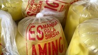 Kalau ingin menikmati yang segar-segar, bisa membeli minuman tradisional di Suryakencana. Yaitu Es Pala Mangga Aming yang ditawarkan oleh penjual kaki lima Gang Aut sejak 1940-an. Foto: detikFood/Instagram