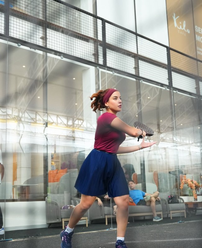 Di akun Instagramnya, Tasya sendiri tetap aktif membagikan aktivitas dan beragam foto-foto penampilannya yang makin terlihat memukau. Ia juga terlihat aktif berolahraga padel. Foto: Instagram/@tasyafarasya