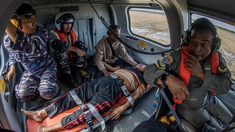 TNI AL Bantu Evakuasi Darurat Warga Terisolasi di Aceh Tamiang