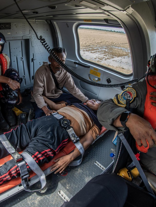 TNI AL Bantu Evakuasi Darurat Warga Terisolasi di Aceh Tamiang