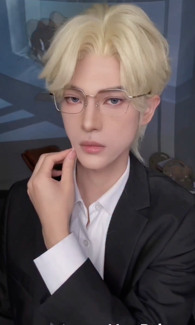 Video transformasi makeup cowok Douyin satu ini sukses menyita perhatian. Dibagikan oleh akun Instagram @maobobomaobobo, video tersebut banyak diunggah ulang oleh akun berita di media sosial. Foto: Instagram/@maobobomaobobo