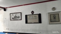 Bingkai kaligrafi yang ada di lantai 2 masjid Lautze.
