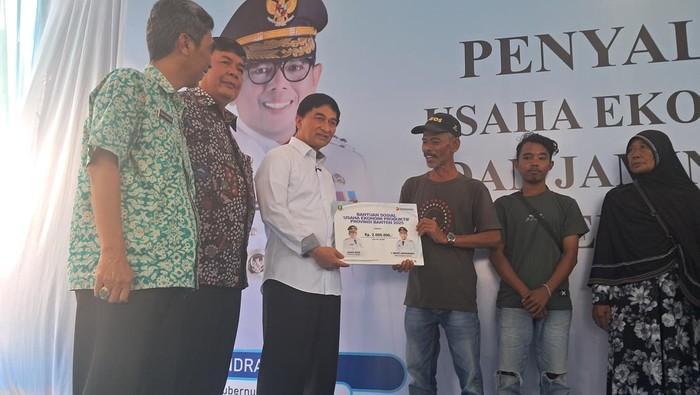 Wagub Banten Minta Warga Tak Pakai Bansos buat Beli HP, tapi Modal Usaha