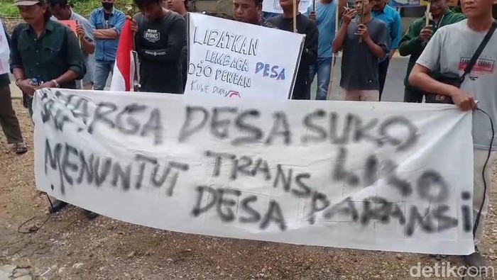 Warga Geruduk Balai Desa Sukolilo Pati, Tuding Ada Mark Up Proyek Jembatan