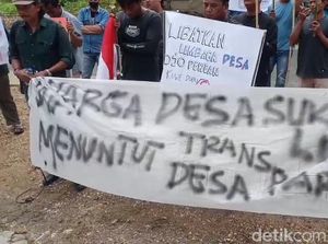 Warga Geruduk Balai Desa Sukolilo Pati, Tuding Ada Mark Up Proyek Jembatan