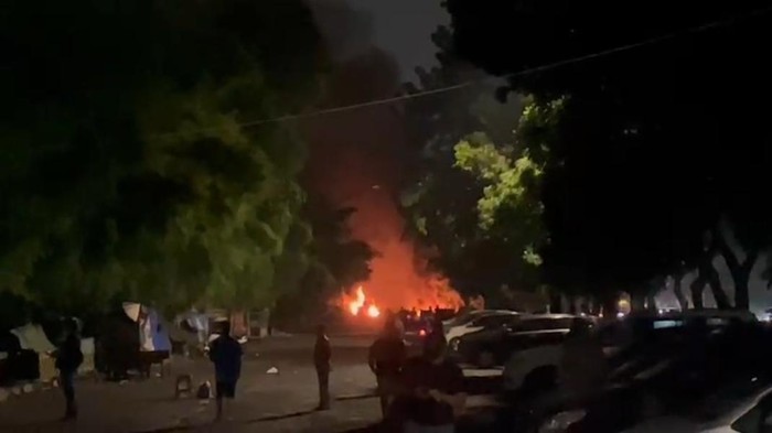 Matel Tewas Dikeroyok di Jaksel Berujung Bentrok, Warung-Motor Dibakar
