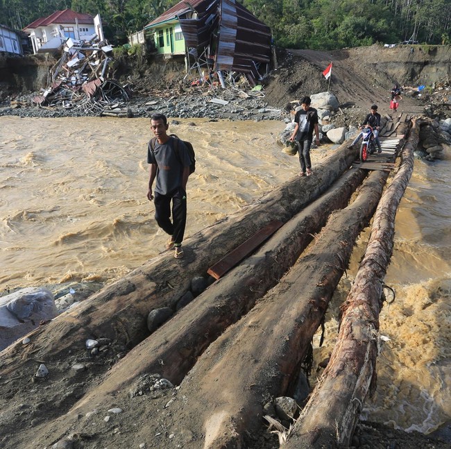 Akses Pulih Bertahap, Jembatan Darurat Aceh Tengah-Nagan Raya Mulai Dilintasi