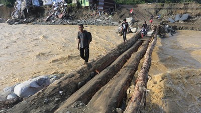 Akses Pulih Bertahap, Jembatan Darurat Aceh Tengah-Nagan Raya Mulai Dilintasi
