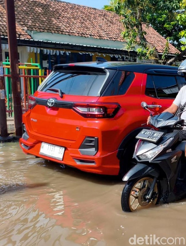 Banjir Masih Rendam Lima Kecamatan di Sidoarjo