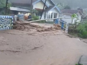 Banjir di Tiris Probolinggo Bikin 3 Jembatan Ambruk, Ratusan KK Terisolir