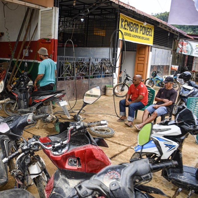 Bengkel Diserbu Kendaraan Korban Banjir di Tapteng, Suku Cadang Menipis