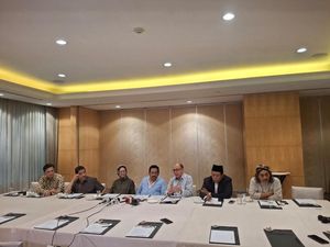 Bersihkan Kayu Gelondongan di Wilayah Bencana, Pemerintah Diminta Gandeng Swasta