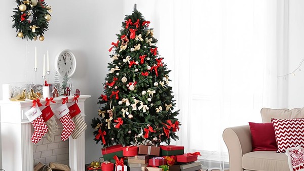 Niat Banget! 8 Potret Rumah dengan Dekorasi Natal yang Unik dan Lucu