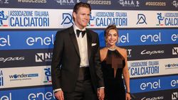 Cam Reading, Model Inggris Jadi Queen of Napoli