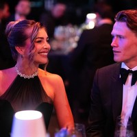 “Di Gran Gala del Calcio, Scott membawa pulang dua penghargaan dan aku pulang dengan perasaan lebih bangga pada sosoknya... berdedikasi, pekerja keras, dan selalu berusaha untuk lebih baik lagi. Aku mencintaimu,” ungkapnya kepada Scott.Foto: Instagram @camreading_