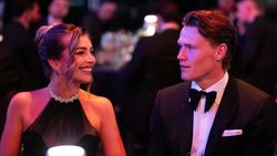 Cam Reading, Model Inggris Jadi Queen of Napoli