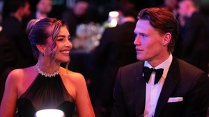 Momen Cam Reading di berbagai acara sepak bola Italia kerap jadi perbincangan hangat di media sosial. Foto: Instagram @camreading_