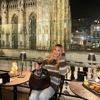 Beberapa laporan menyebut McTominay dan Cam bertemu di awal tahun 2020an dan mulai berpacaran pada tahun 2022. Saat hubungan mereka dimulai, McTominay sudah bermain untuk Manchester United. Foto: Instagram @camreading_