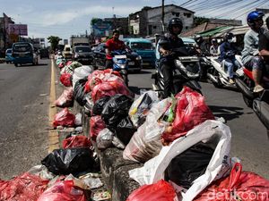 Video: Duh! Banyak Tumpukan Sampah di Pinggir Jalanan Tangsel