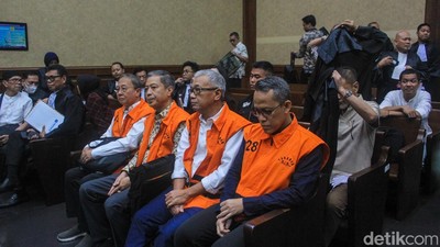 Delapan Eks Pejabat Kemnaker Jalani Sidang Dakwaan Pemerasan TKA