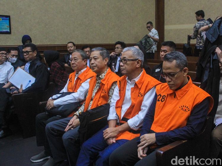 Delapan Eks Pejabat Kemnaker Jalani Sidang Dakwaan Pemerasan TKA