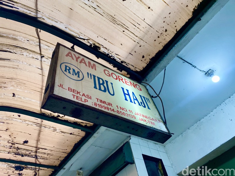 Eksis Sejak 1948, Ayam Goreng Legendaris di Jatinegara Ini Terkenal Nikmat