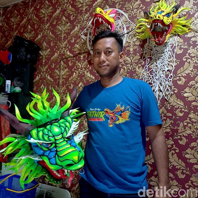Mengenal Sosok Fathir Pembuat Layangan Naga yang Mendunia