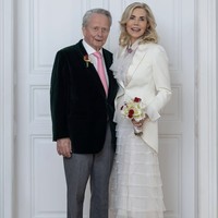 Dulu Dinikahi 2 Pangeran, Sosialita Ini Kini Menikah dengan Miliarder Porsche