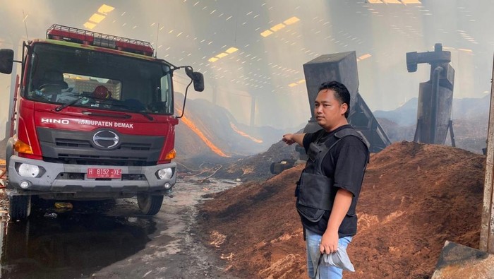 Pabrik Wood Pellet di Sayung Terbakar, 500 Ton Bahan Baku Ludes