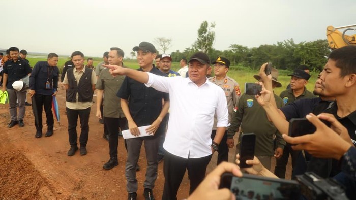 Tinjau Perbaikan Ruas Jalan OKI, Herman Deru Ingin Tekan Biaya Transportasi