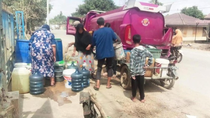 Gubernur Sulsel Pasok 3 Truk Air Bersih untuk Korban Bencana di Aceh Tamiang