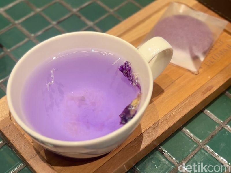 House of ULTIMA II Suasana di dalam ruangan klinik House of ULTIMA II saat mencoba rangkaian Clear White Supreme Brightening Facial.