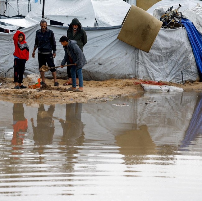 Banjir Perparah Krisis Pengungsi Palestina di Kamp Nuseirat