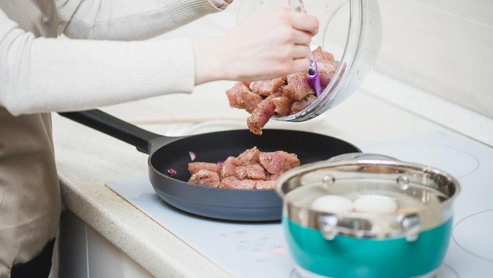 Air Rebusan Daging Sapi Pertama Kali Dibuang atau Tidak? Ini Aturan Terbaiknya!