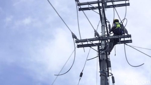 Ilustrasi perbaikan listrik.