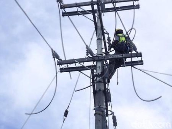 Ilustrasi perbaikan listrik.