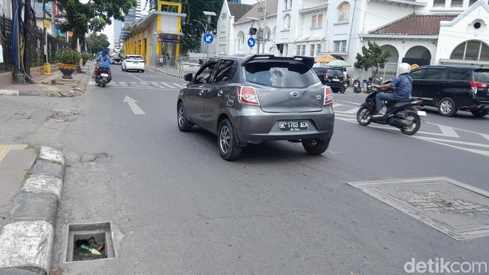 Kesal Jalan Balai Kota Medan Bergelombang, Warga: Malu Sama Wisatawan