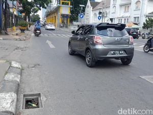 Kesal Jalan Balai Kota Medan Bergelombang, Warga: Malu Sama Wisatawan