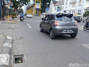 Kesal Jalan Balai Kota Medan Bergelombang, Warga: Malu Sama Wisatawan